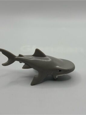 1998 Red Lobster Gray Promotional PVC Great White Shark Figure Toy Vintage 4”